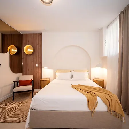 Petite Haven Apartment Split